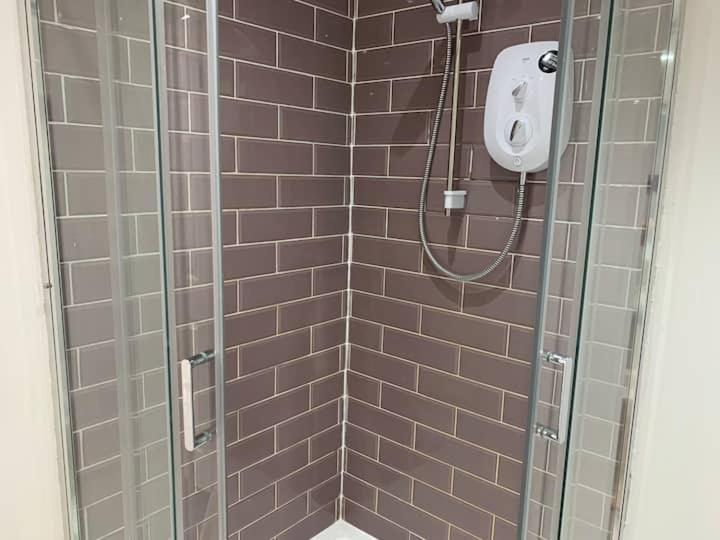 Huge Studio Close To City Centre With Free Secure Parking Leeds  Exterior foto