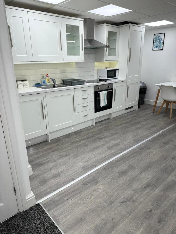 Huge Studio Close To City Centre With Free Secure Parking Leeds  Exterior foto